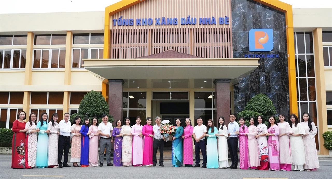 Những “bông hoa” Tổng kho Xăng dầu Nhà Bè rạng rỡ nhân ngày Quốc tế Phụ nữ 8/3