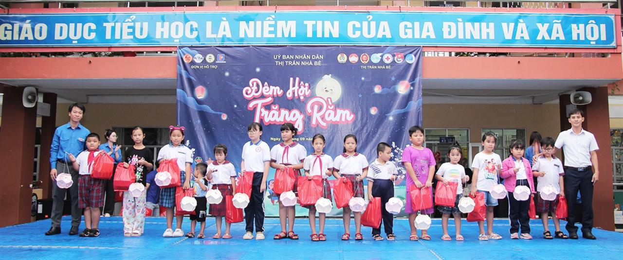 Ấm áp bao lì xì – sẻ chia trăng đoàn viên