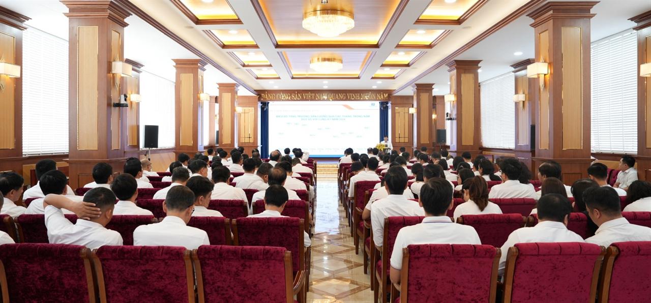 Petrolimex Sài Gòn tổng kết hoạt động kinh doanh bán lẻ 2025 và trao thưởng CHXD xuất sắc tháng 12