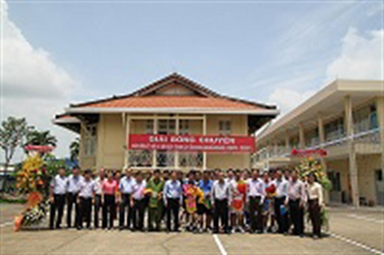 Giao lưu bóng chuyền mừng Ngày thành lập