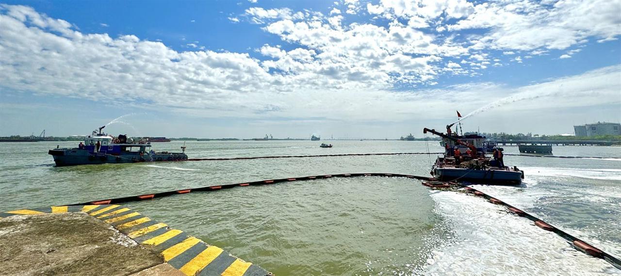 Phát huy sức mạnh tổng hợp trong hoạt động ứng phó sự cố tràn dầu tại Tổng kho