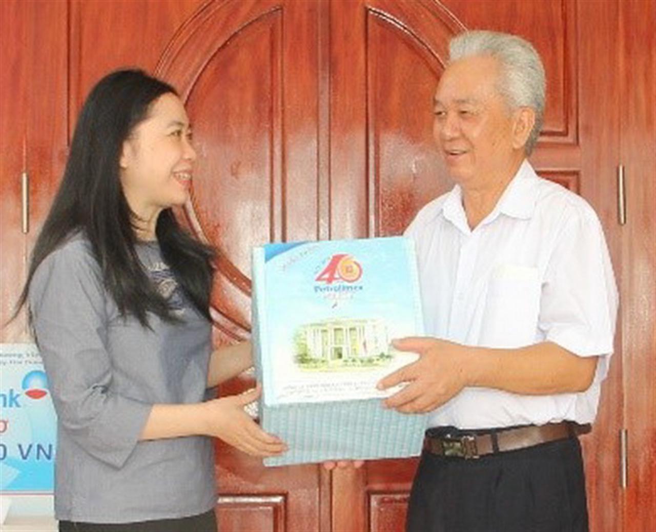 Trao nhà tình nghĩa tặng Người chỉ huy chiếc xe tăng số hiệu 390 huyền thoại