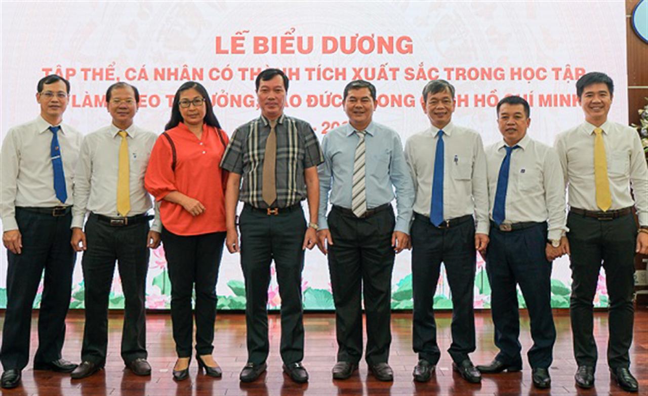 Thành ủy TPHCM vinh danh tập thể, cá nhân xuất sắc trong học tập và làm theo tư tưởng, đạo đức, phong cách Hồ Chí Minh giai đoạn 2021-2022