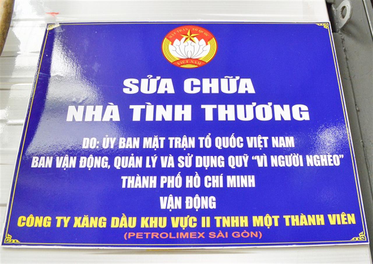 Bàn giao công trình sửa chữa nhà tình thương cho gia đình có hoàn cảnh khó khăn