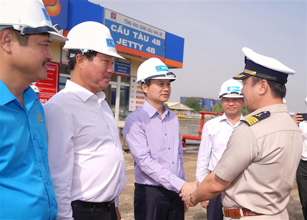 Sản lượng qua Tổng kho Xăng dầu Nhà Bè vượt mốc 6 triệu m3-tấn