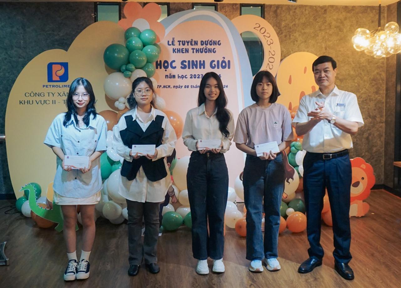 Petrolimex Sài Gòn tuyên dương, khen thưởng học sinh giỏi năm học 2023 - 2024