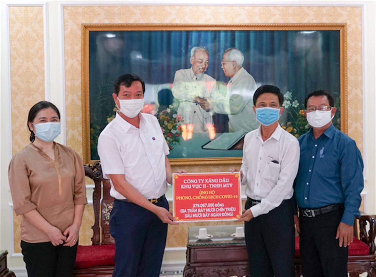 Petrolimex Sài Gòn ủng hộ 379 triệu đồng, 30.000L Xăng và 1.000 chai Jana phòng chống dịch Covid-19