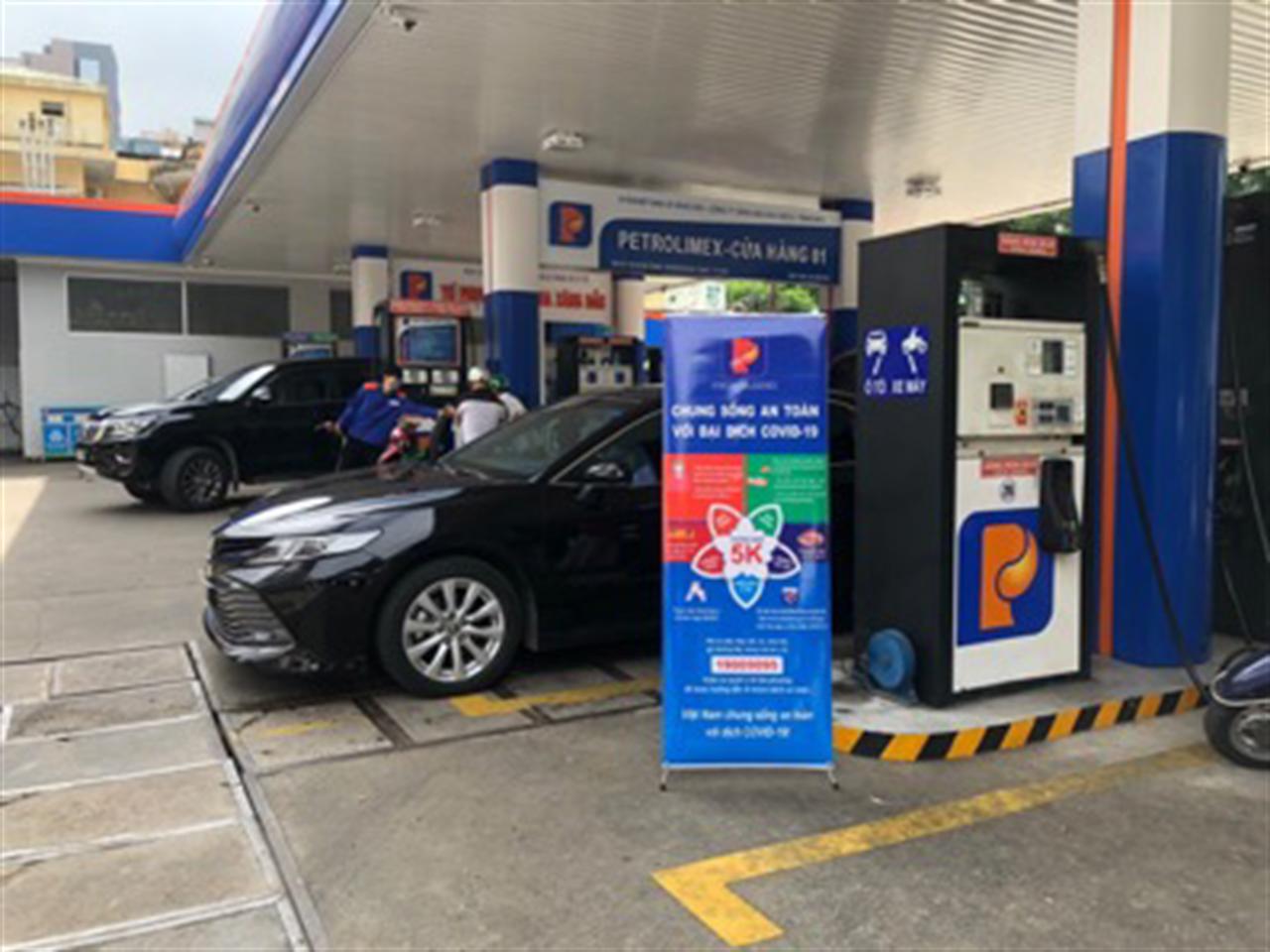 Mỗi người lao động là một chiến sỹ, mỗi cửa hàng xăng dầu là một pháo đài chống dịch