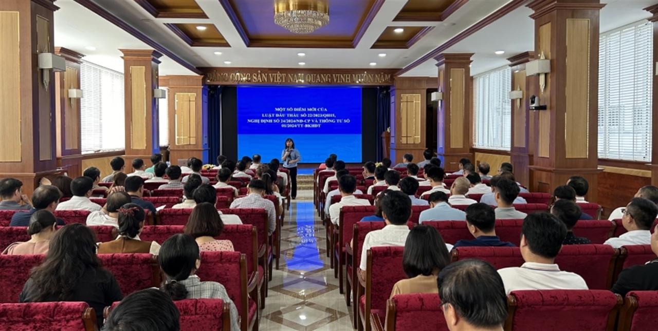 Tổ chức lớp học phổ biến các quy định mới về đấu thầu hiện hành năm 2024