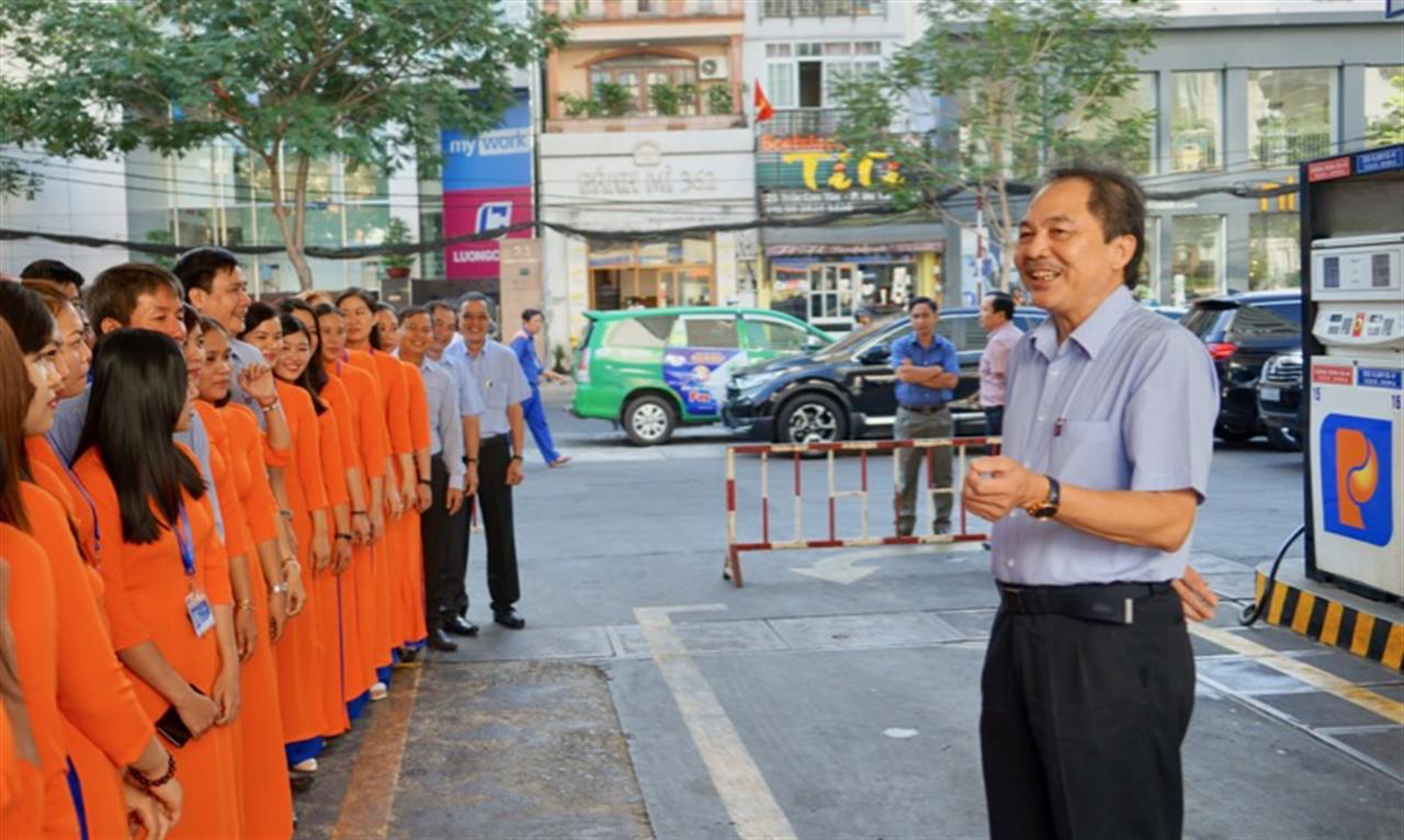 Gia tăng tiện ích cho khách hàng mua xăng dầu tự động