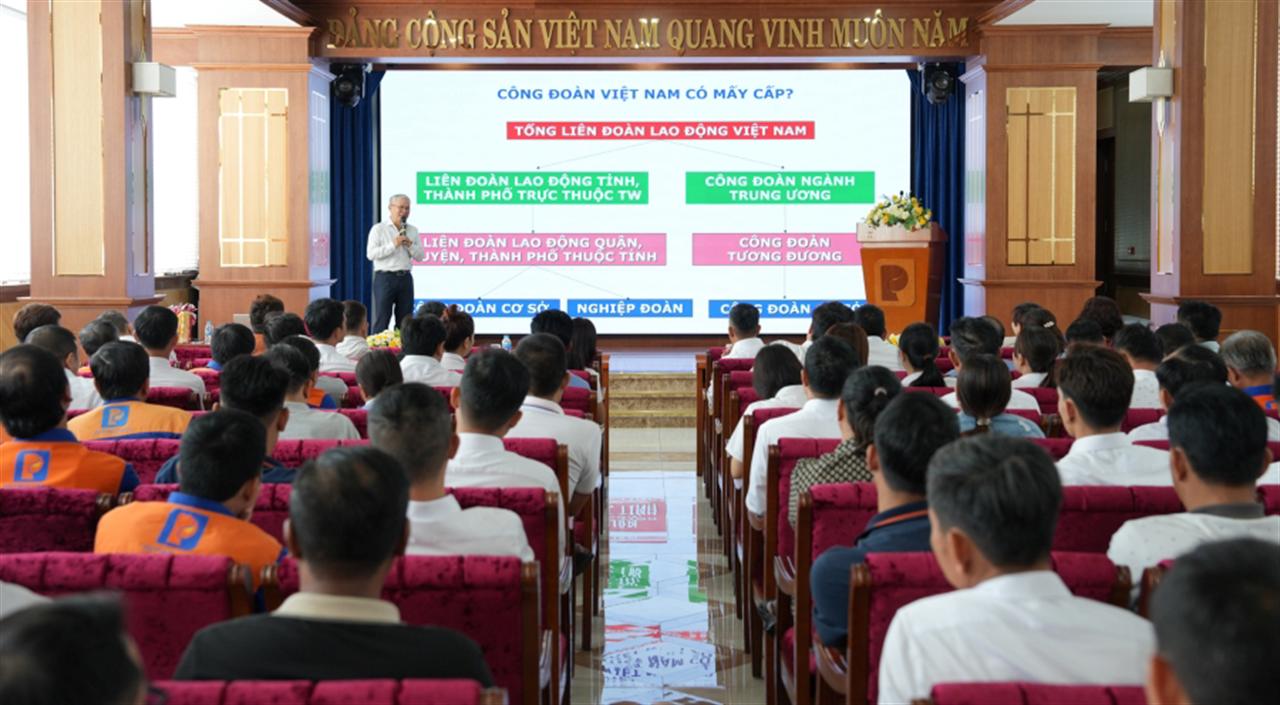 Gần 150 cán bộ công đoàn Petrolimex Sài Gòn tham gia lớp đào tạo nghiệp vụ