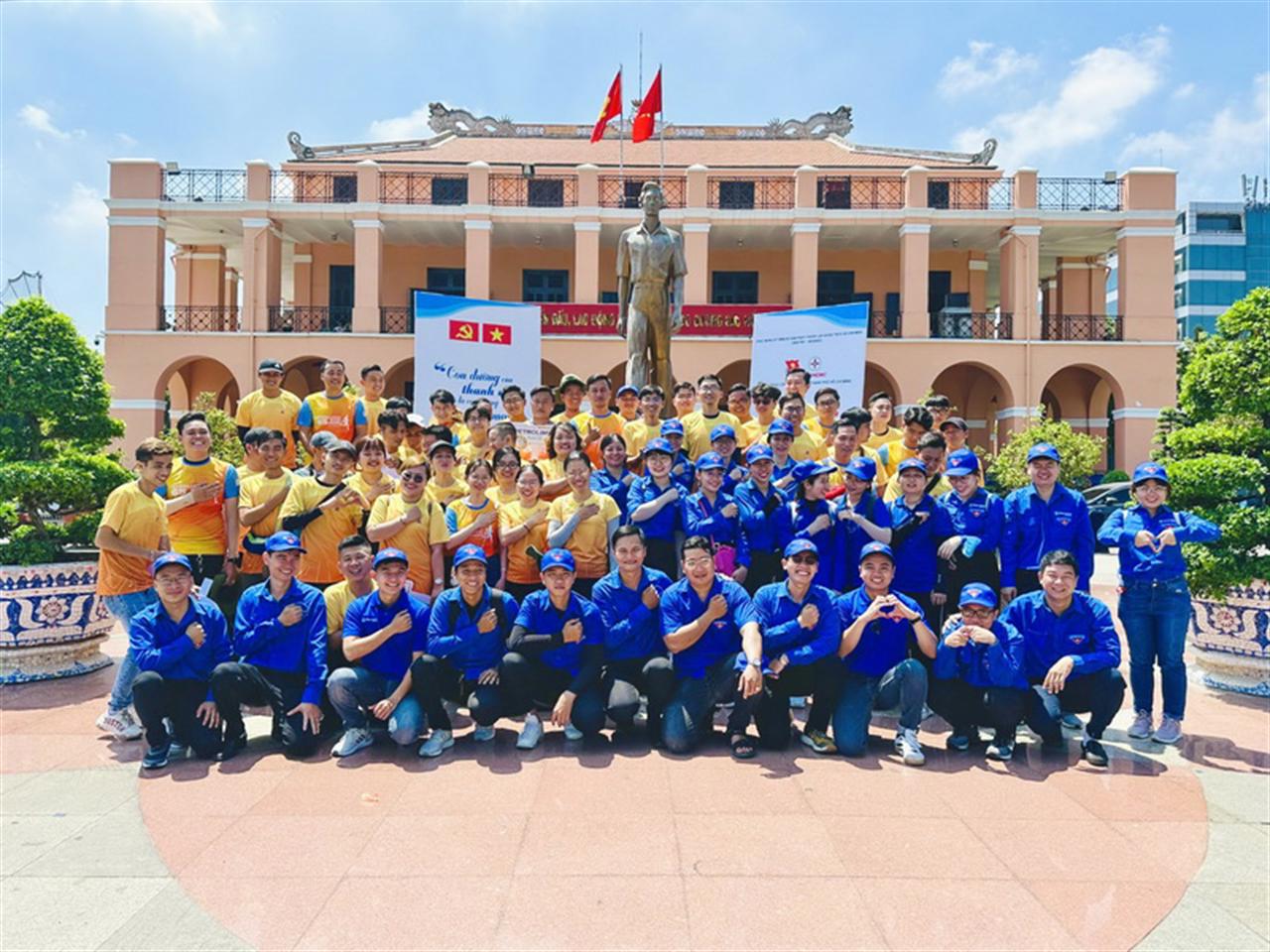 Đoàn thanh niên với hành trình đến “địa chỉ đỏ”