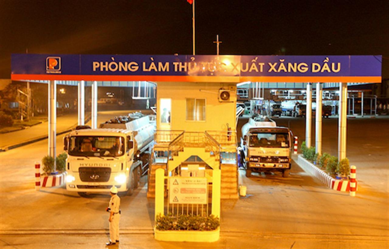 Ngày 30 Tết của Tổng kho Xăng dầu Nhà Bè