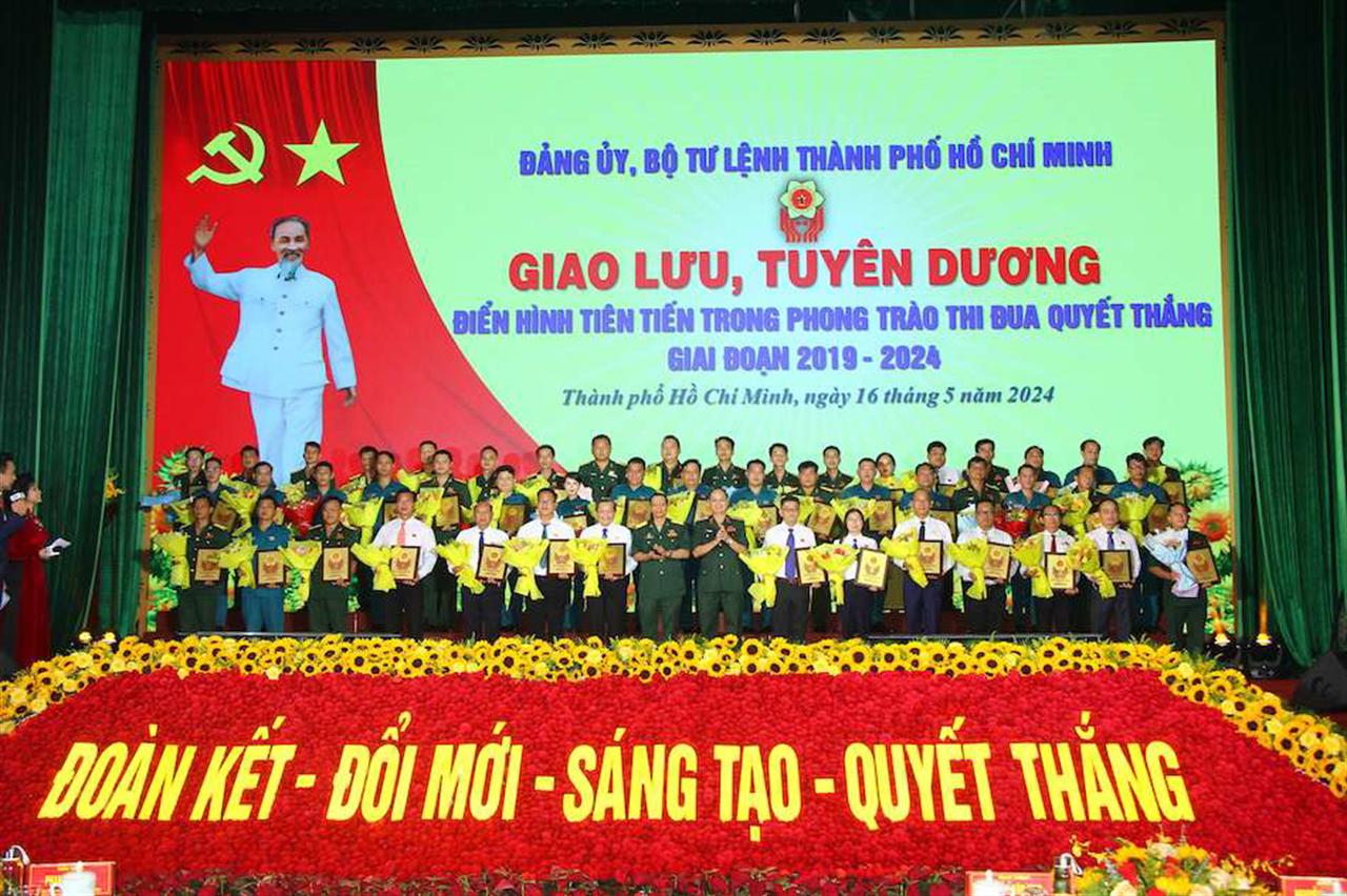 Tin video: Petrolimex Sài Gòn được tuyên dương điển hình tiên tiến phong trào thi đua quyết thắng 2019 - 2024