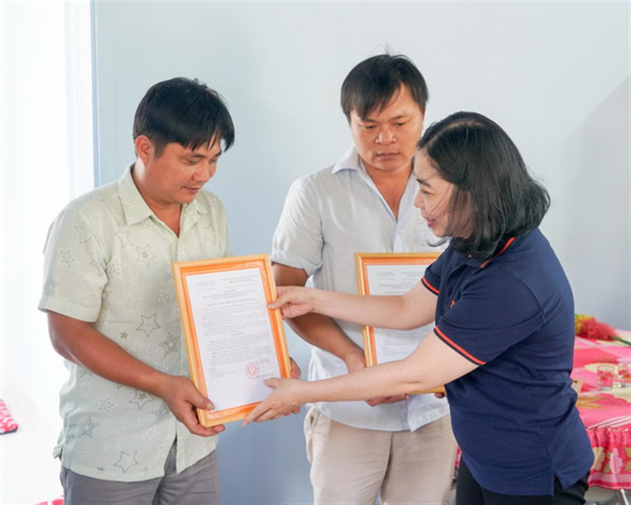 Petrolimex Sài Gòn trao tặng nhà tình thương tại huyện Bình Chánh