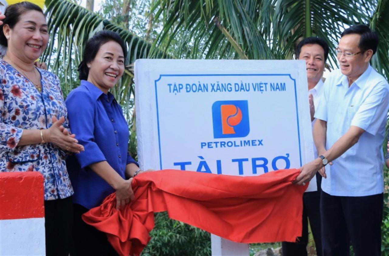 Đón Xuân mới - Khánh thành cầu nông thôn mới