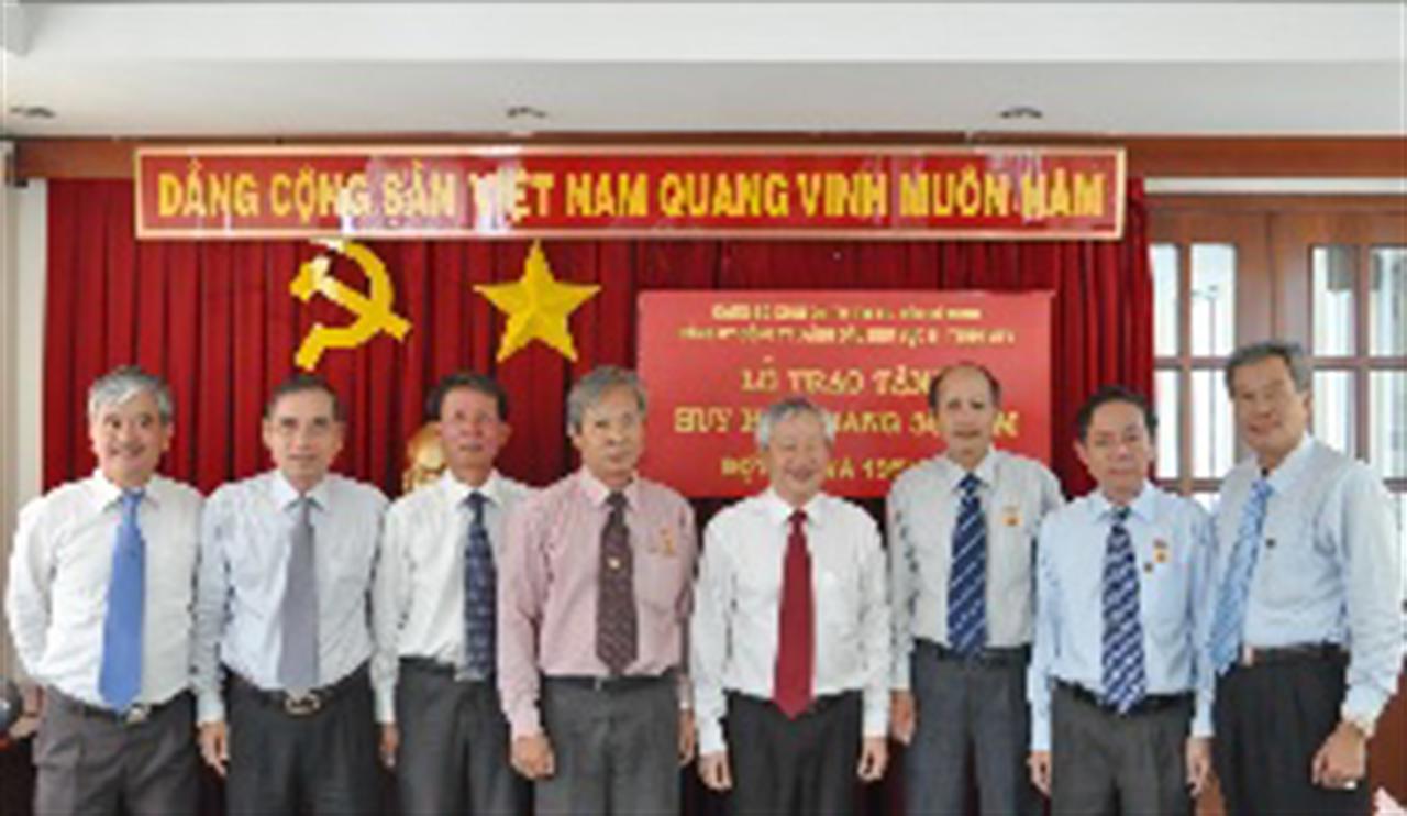 30 năm dưới ngọn cờ của Đảng