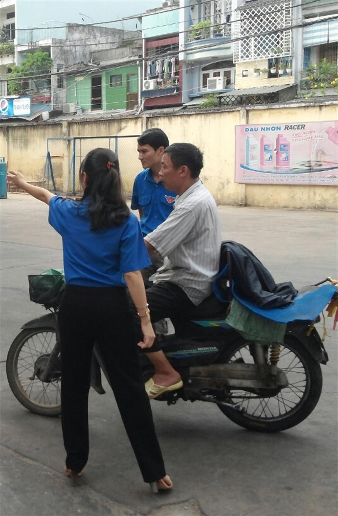 Ra quân tình nguyện phân luồng - tuyến tại các CHXD