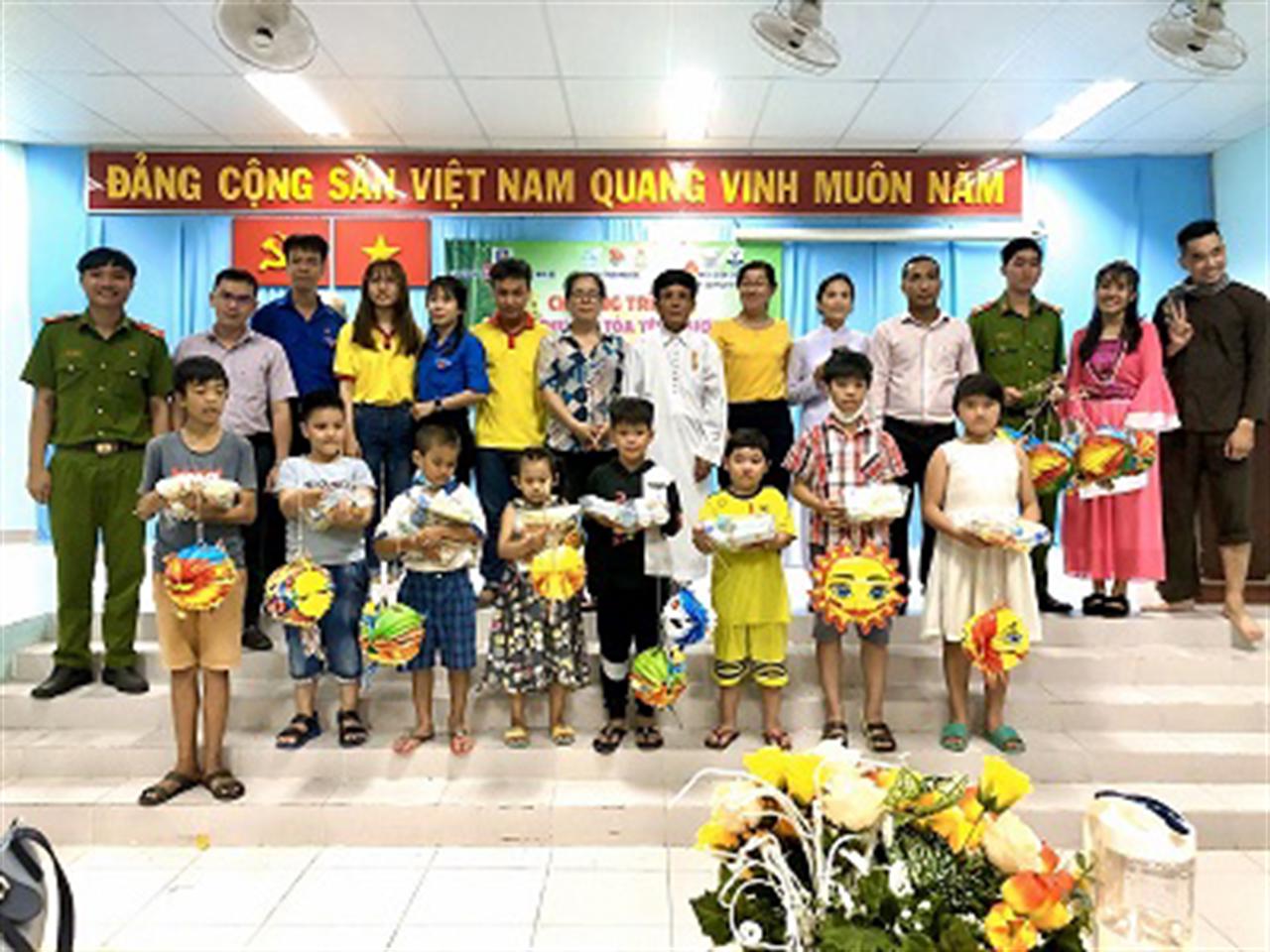 Trung Thu lan tỏa yêu thương