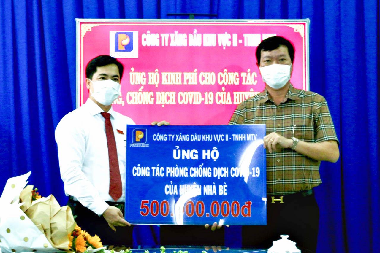 Petrolimex Sài Gòn ủng hộ 500 triệu đồng phòng, chống dịch Covid-19 tại huyện Nhà Bè
