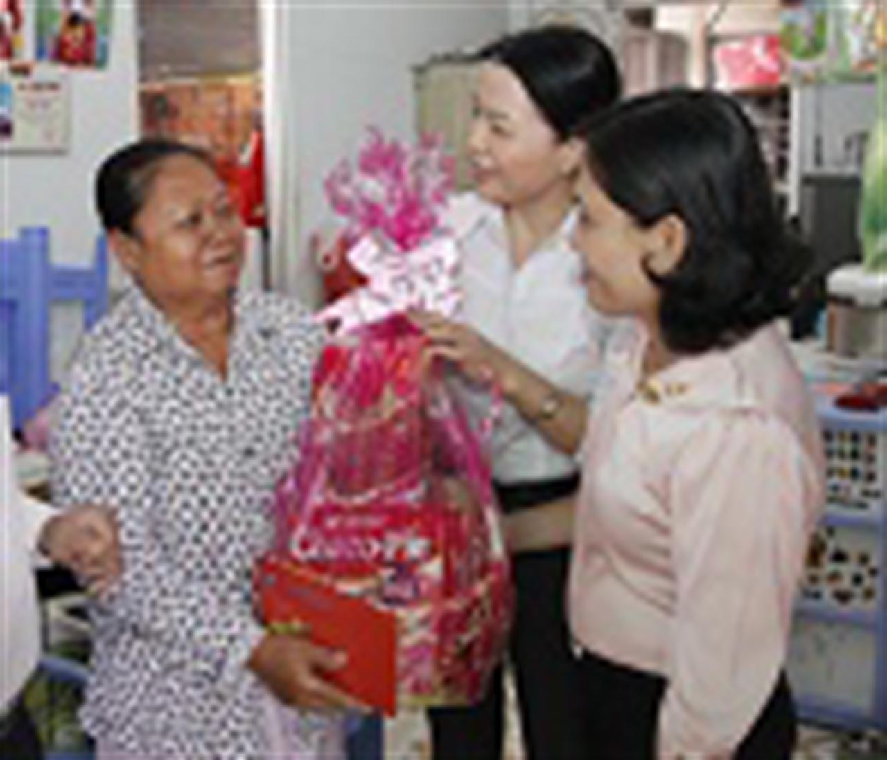 Tết thêm đầm ấm với hộ nghèo ở vành đai Tổng kho Nhà Bè