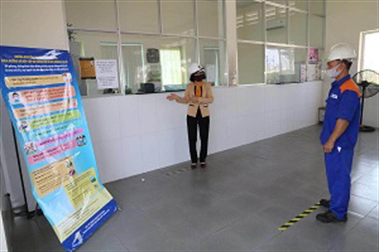 Tập trung sản xuất kinh doanh, chung tay phòng chống đại dịch