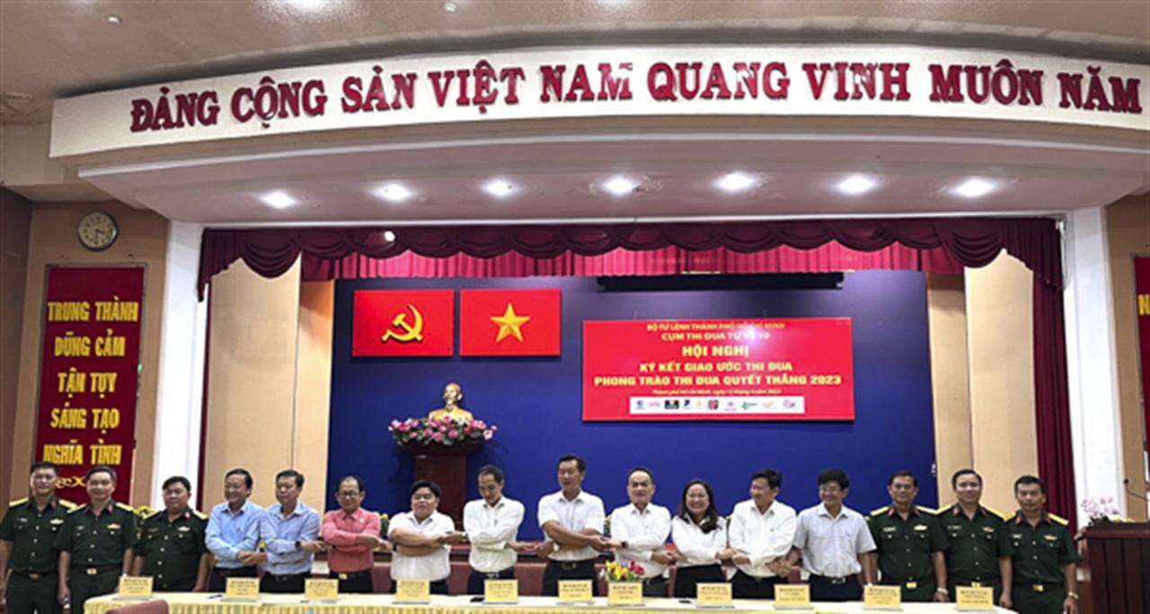 Cụm thi đua Tự vệ 10 lực lượng vũ trang TPHCM ký kết giao ước thi đua năm 2023