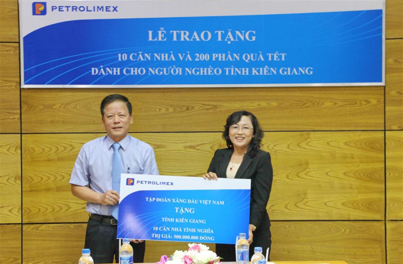 Mang hơi ấm Mùa Xuân đến với bà con nghèo Kiên Giang