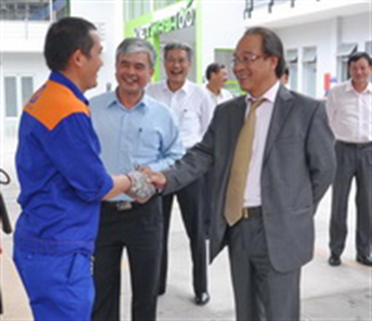 Chủ tịch Petrolimex Bùi Ngọc Bảo thăm, động viên CBCNV-NLĐ CHXD số 11