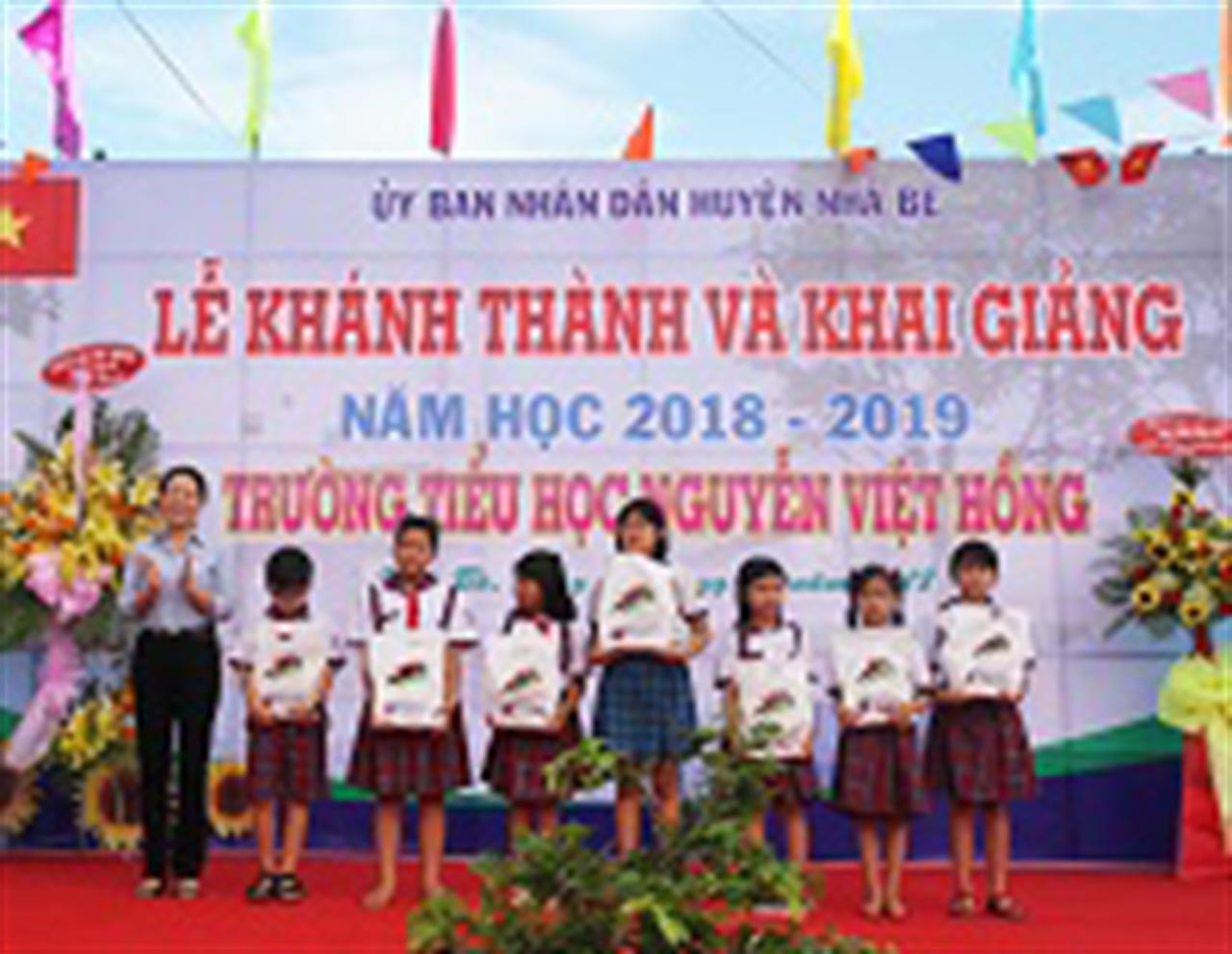Nâng bước chân em đến trường