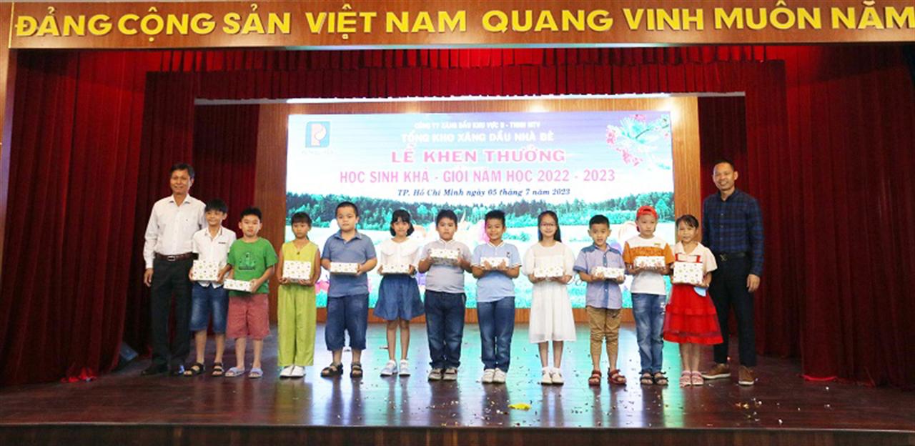 Tổng kho Xăng dầu Nhà Bè tuyên dương, khen thưởng con CBCNV đạt thành tích xuất sắc trong năm học 2022-2023