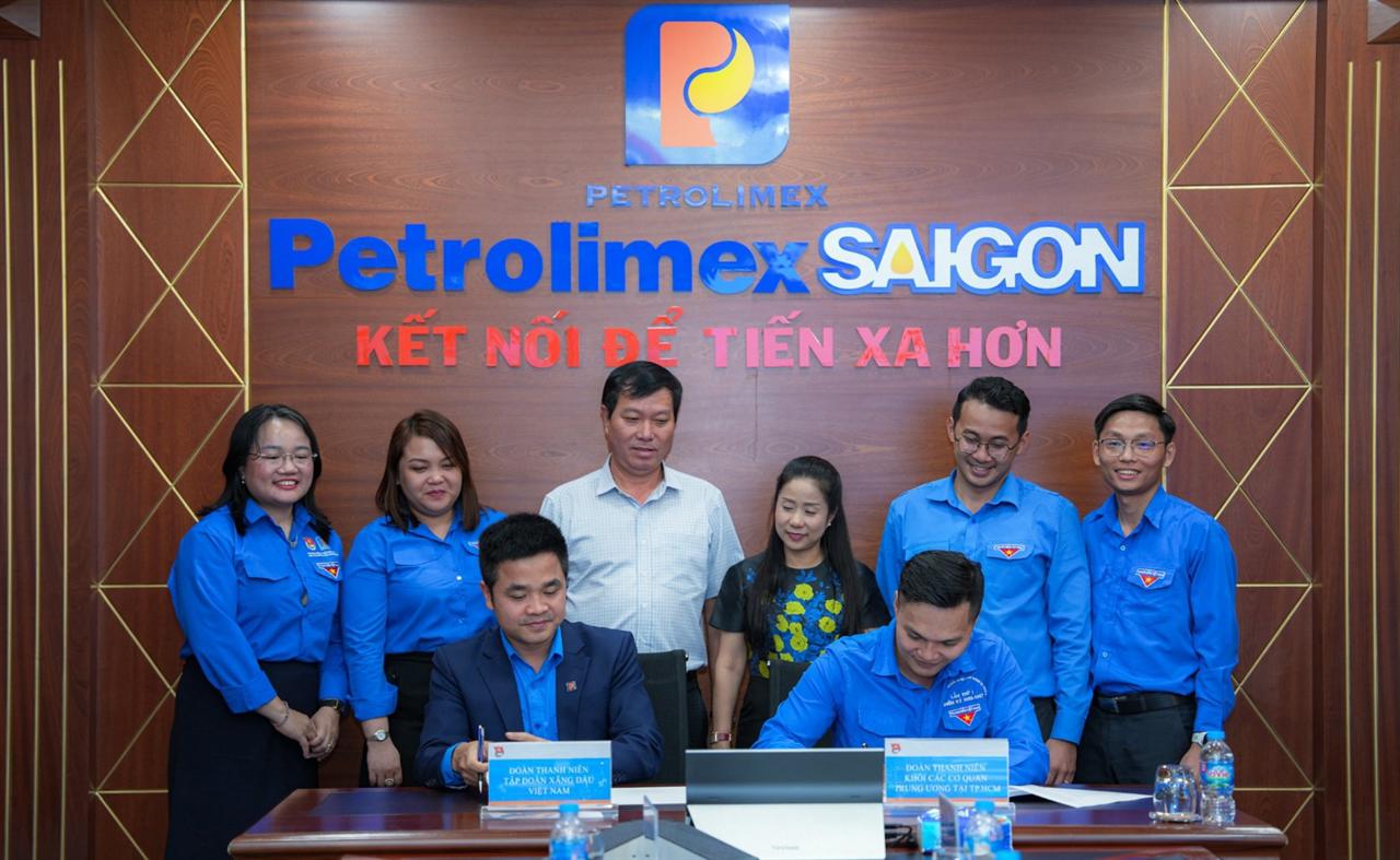 Chuyển giao, tiếp nhận 2 tổ chức cơ sở Đoàn về trực thuộc Tập đoàn Xăng dầu Việt Nam