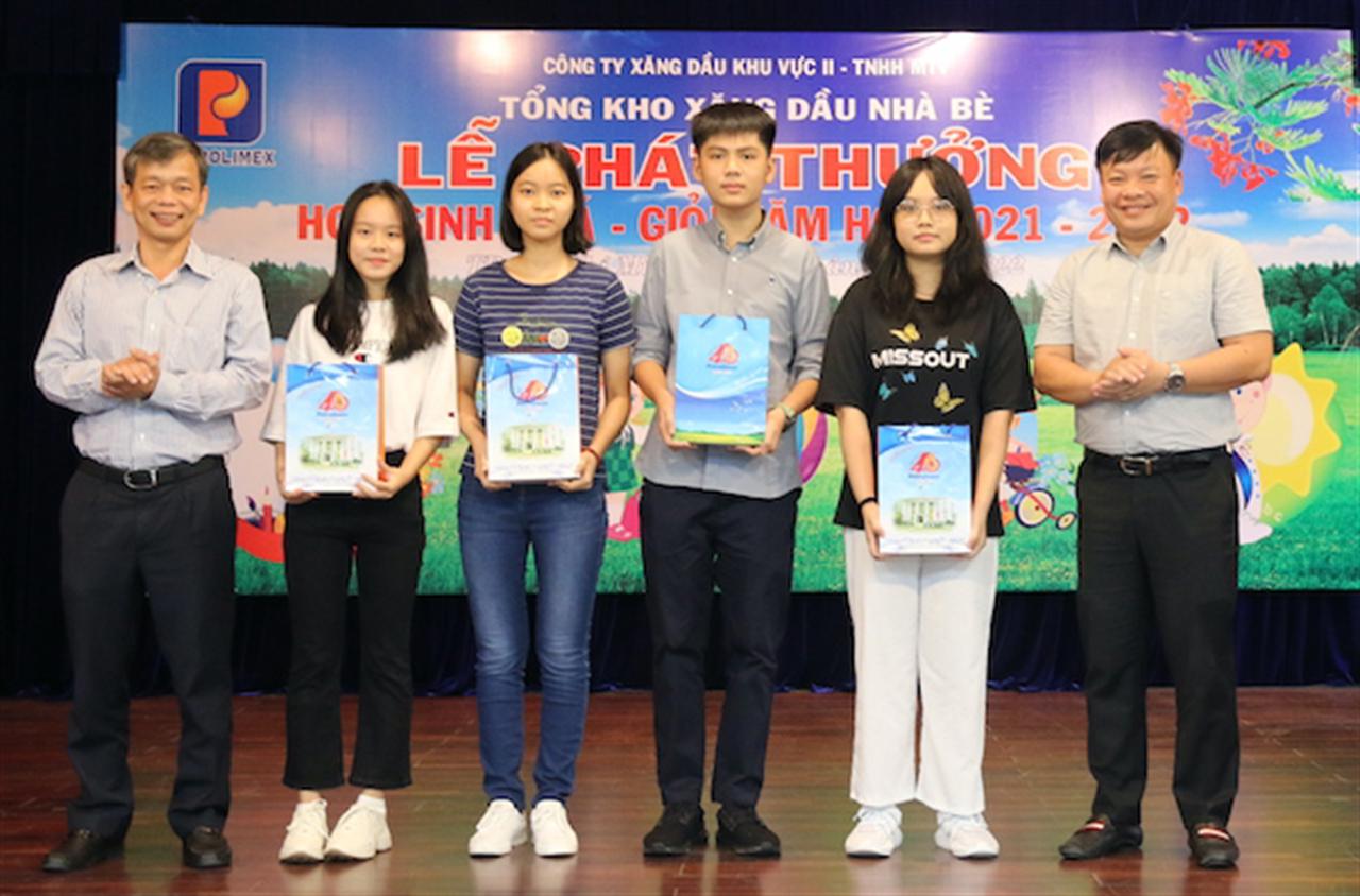 Tuyên dương con CBCNV đạt thành tích tốt trong học tập