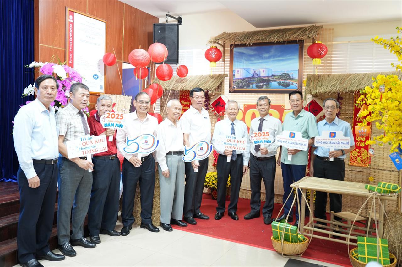 Gặp mặt CBCNV hưu trí Tổng kho nhân dịp năm mới 2025