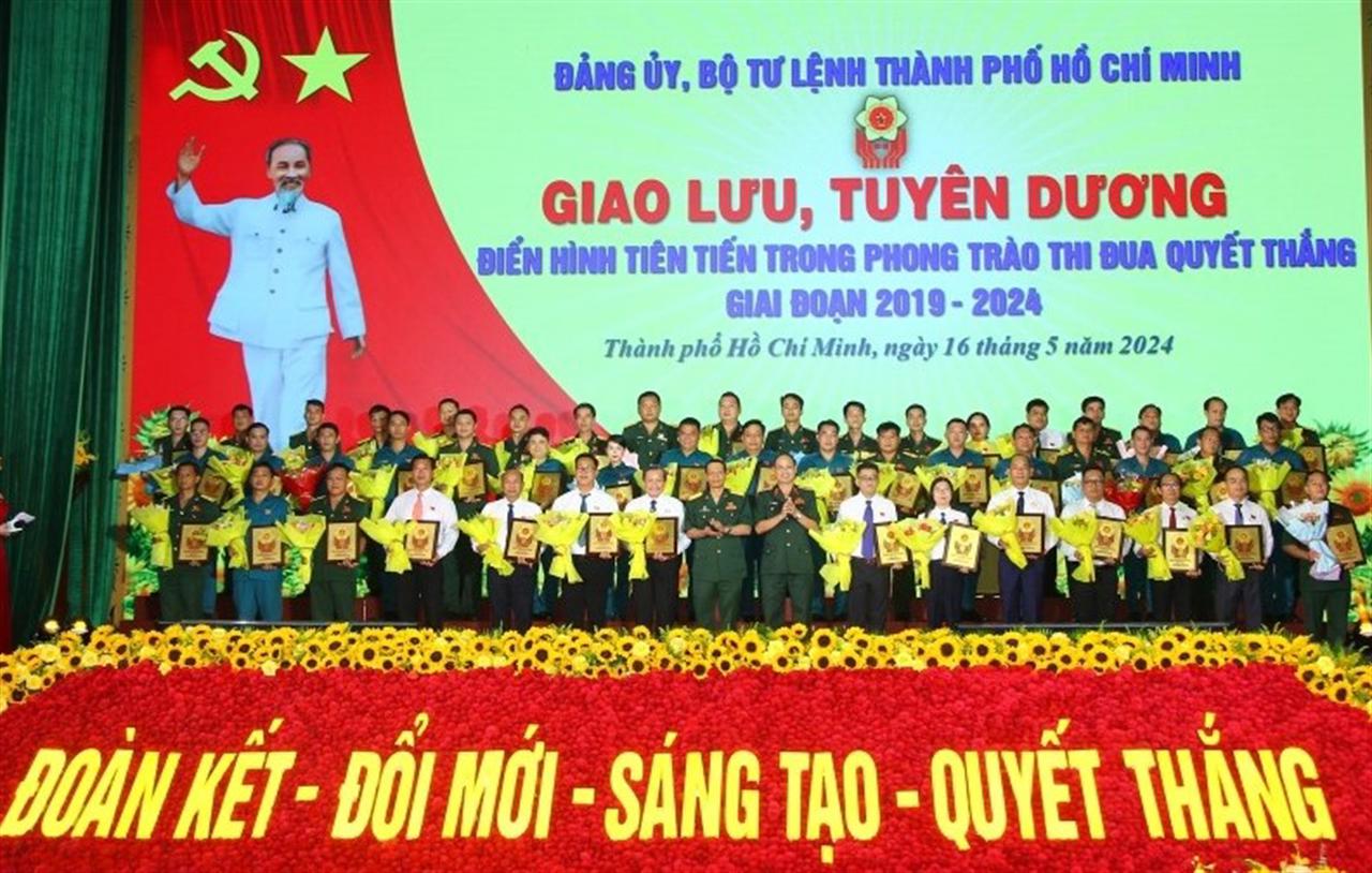 Bộ Tư lệnh TP.HCM tuyên dương Petrolimex Sài Gòn vì thành tích xuất sắc phong trào thi đua quyết thắng 2019 - 2024