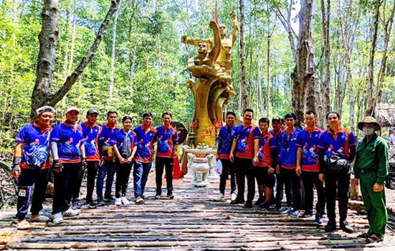 Chi đoàn Thanh niên Tổng kho: Cảm xúc sau một hành trình về với "Địa chỉ đỏ"