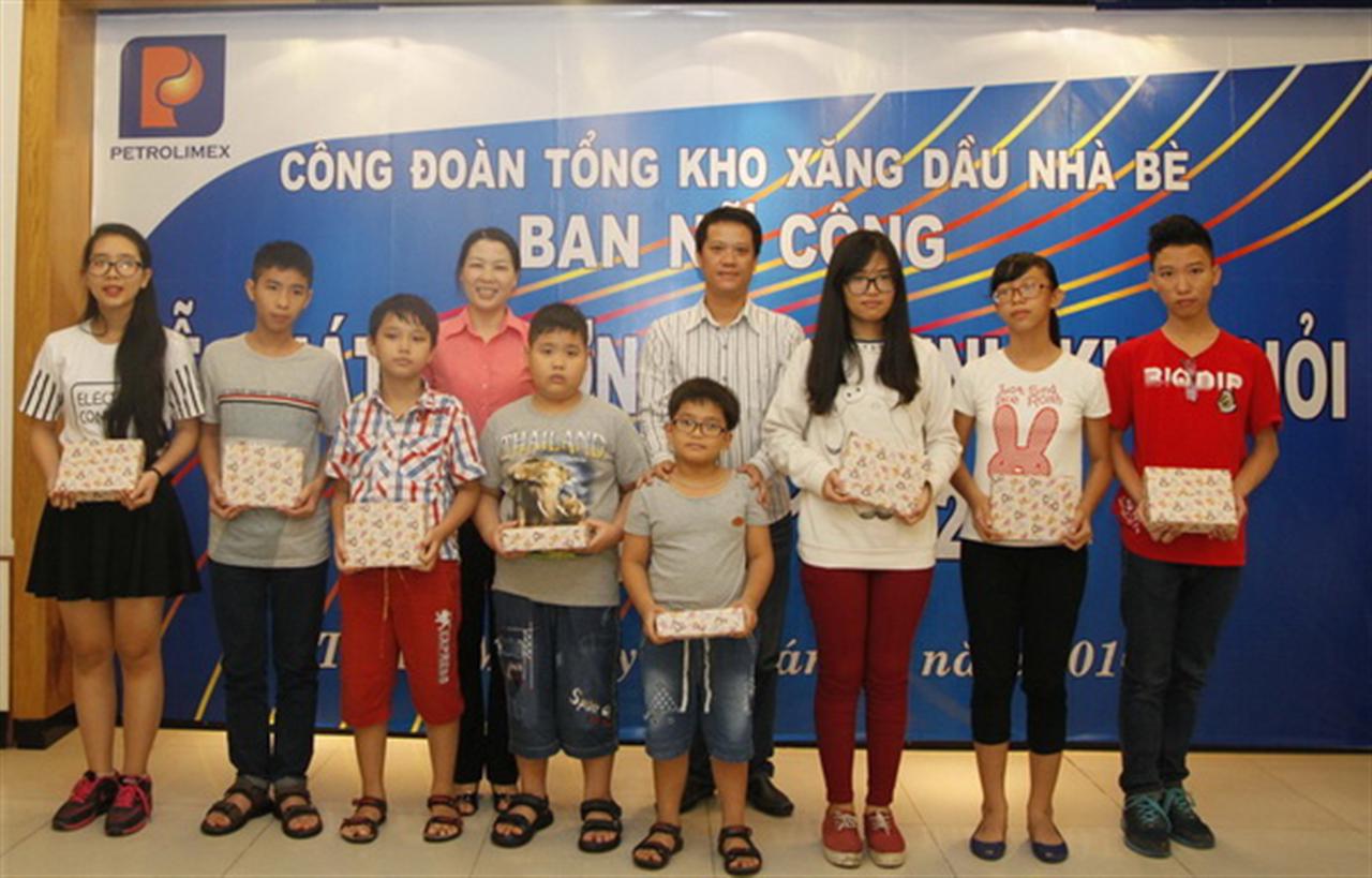 TKNB phát thưởng Học sinh Khá - Giỏi năm học 2015 - 2016