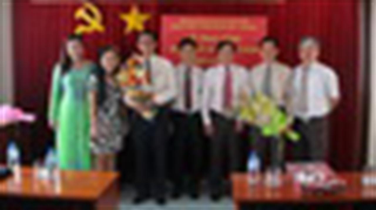 Lễ trao tặng huy hiệu 30 tuổi Đảng