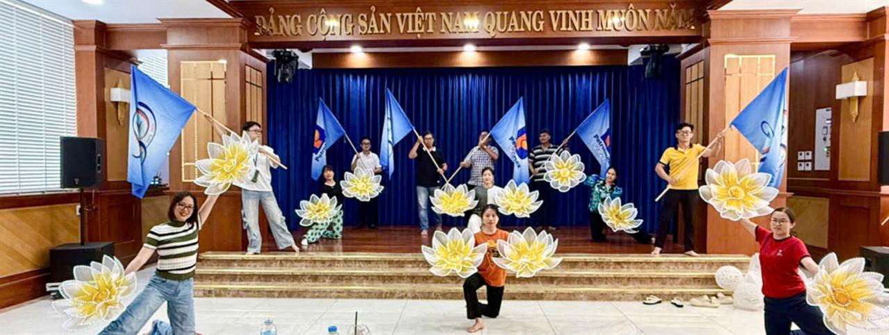 Những khoảnh khắc luyện tập hăng say cho vòng loại hội thi Tiếng hát CNVC-NLĐ chào mừng 50 năm thành lập Công ty - Khối Văn phòng Công ty