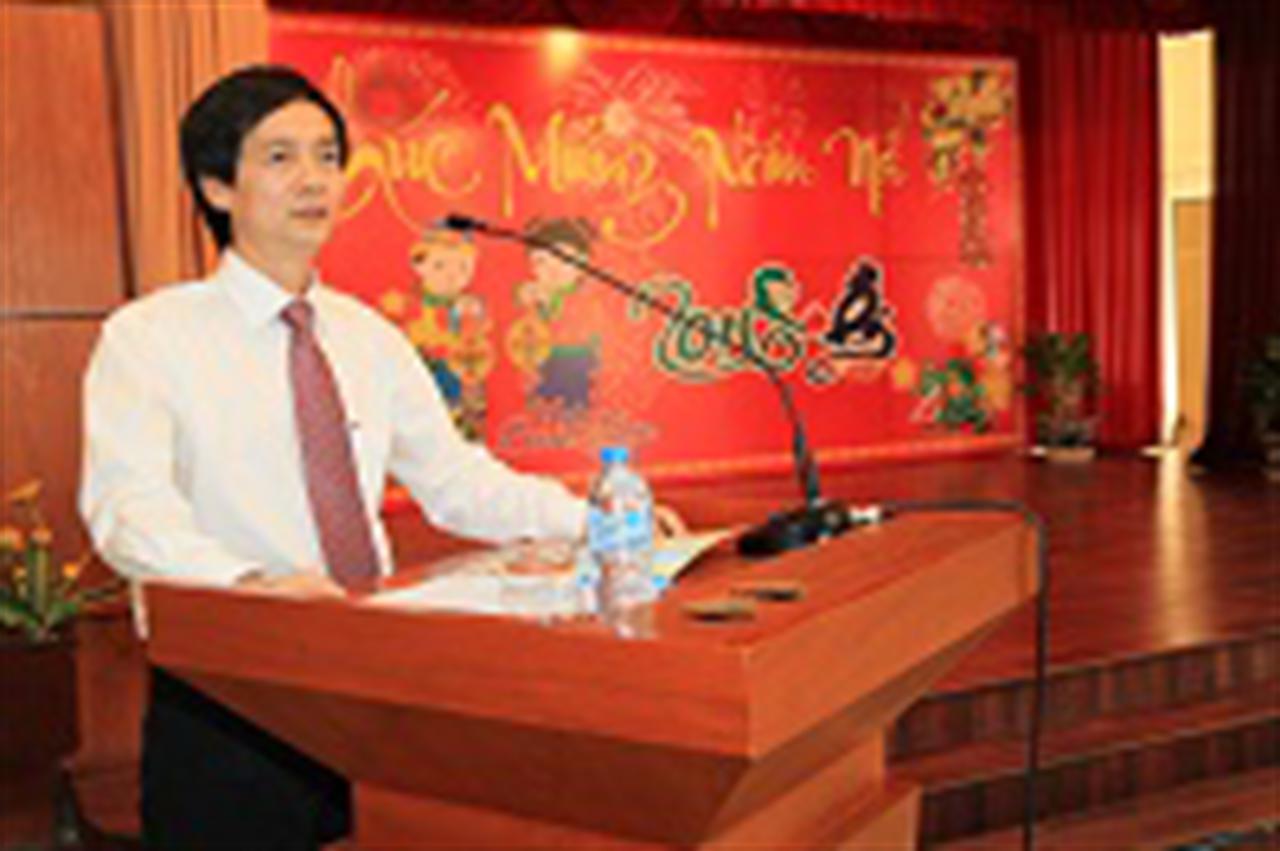 Đầu xuân tay bắt, mặt mừng