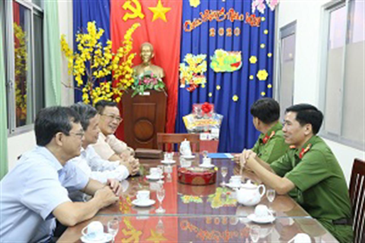 Cho những dòng xăng dầu không ngừng chảy