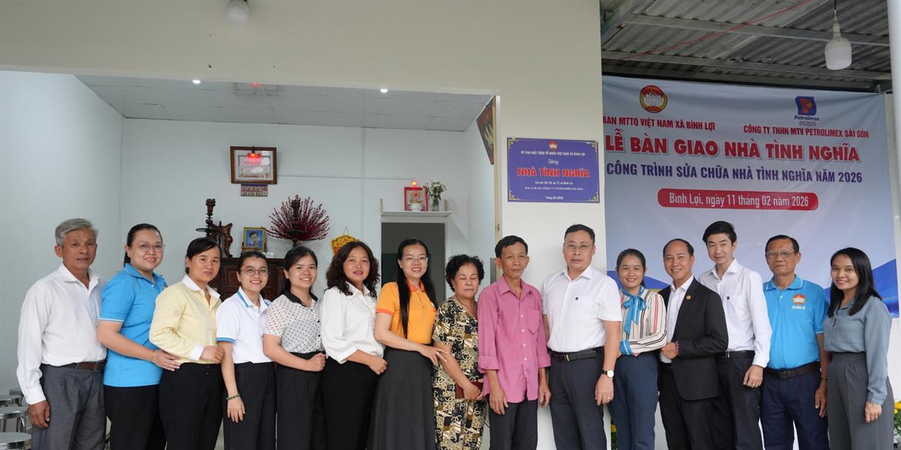 Bàn giao 2 căn nhà cho các gia đình khó khăn trước thềm năm mới Bính Ngọ