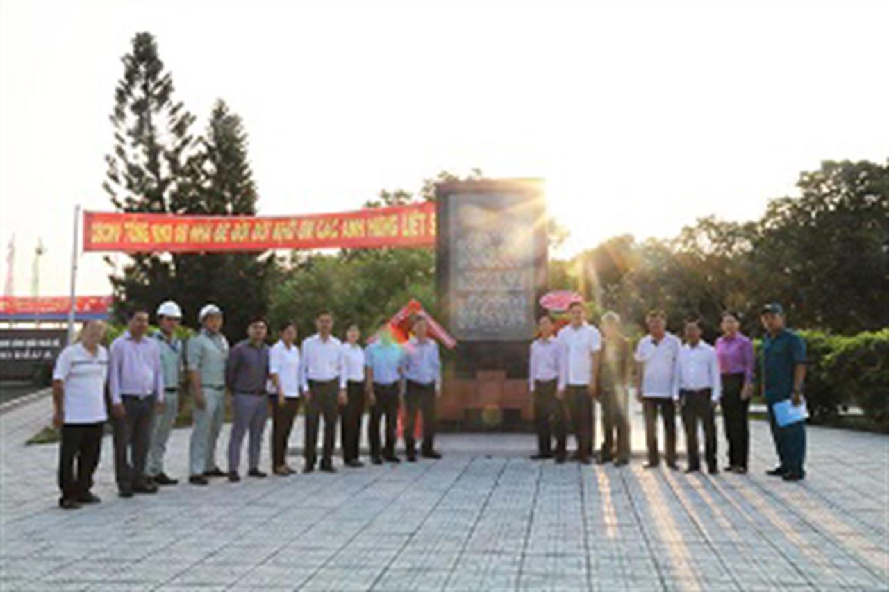Xuân về bên các anh hùng liệt sỹ