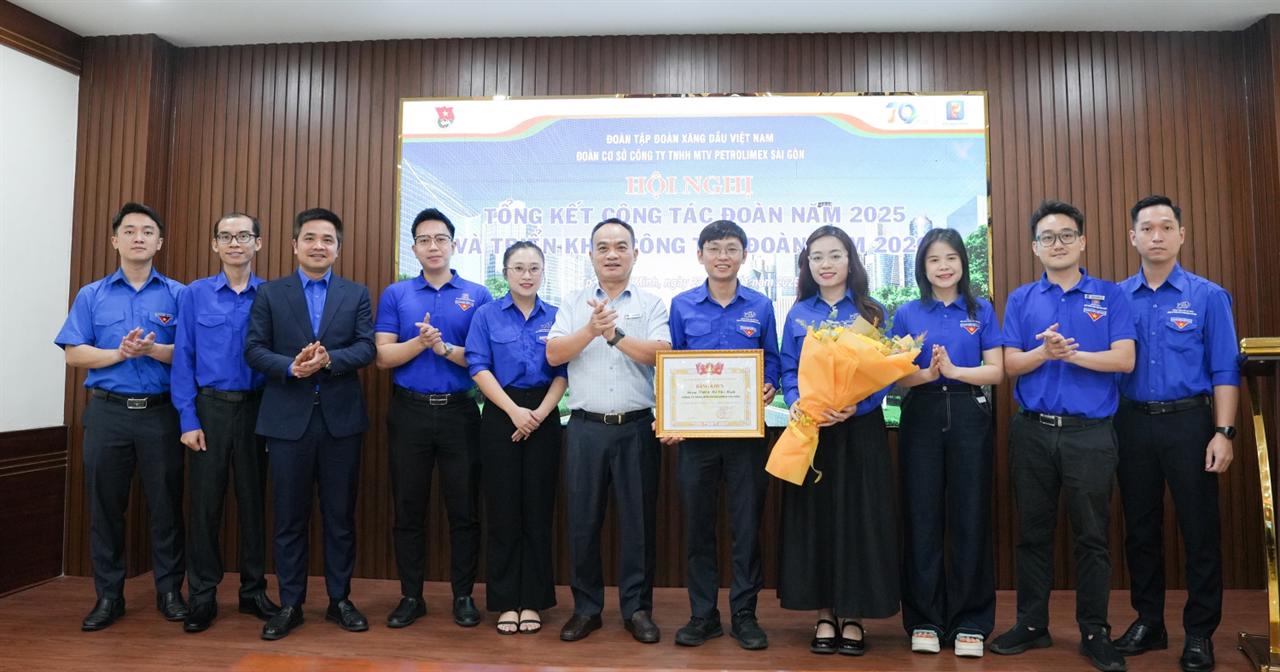 Đoàn thanh niên Petrolimex Sài Gòn đón nhận Giấy khen của Đoàn TNCS Hồ Chí Minh Chính phủ