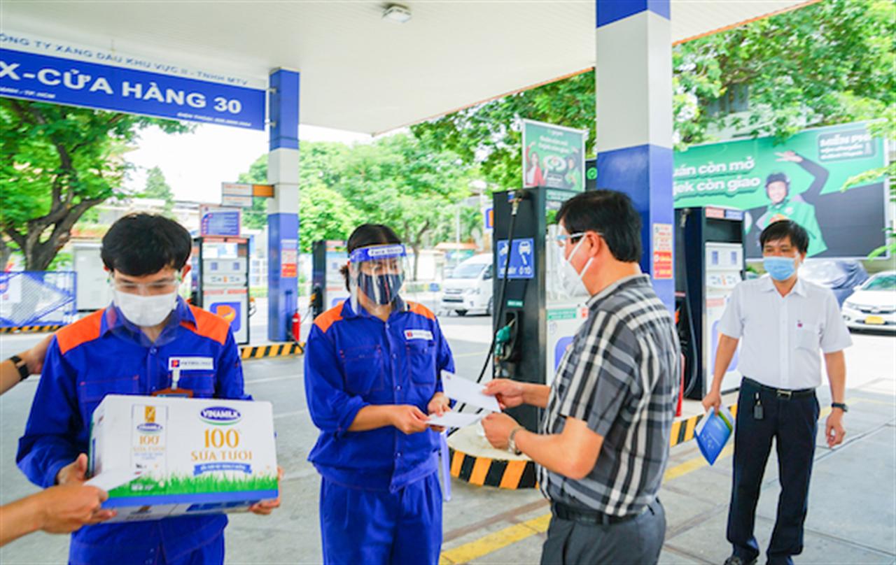 Lãnh đạo Petrolimex Sài Gòn thăm, động viên Người lao động các cửa hàng xăng dầu