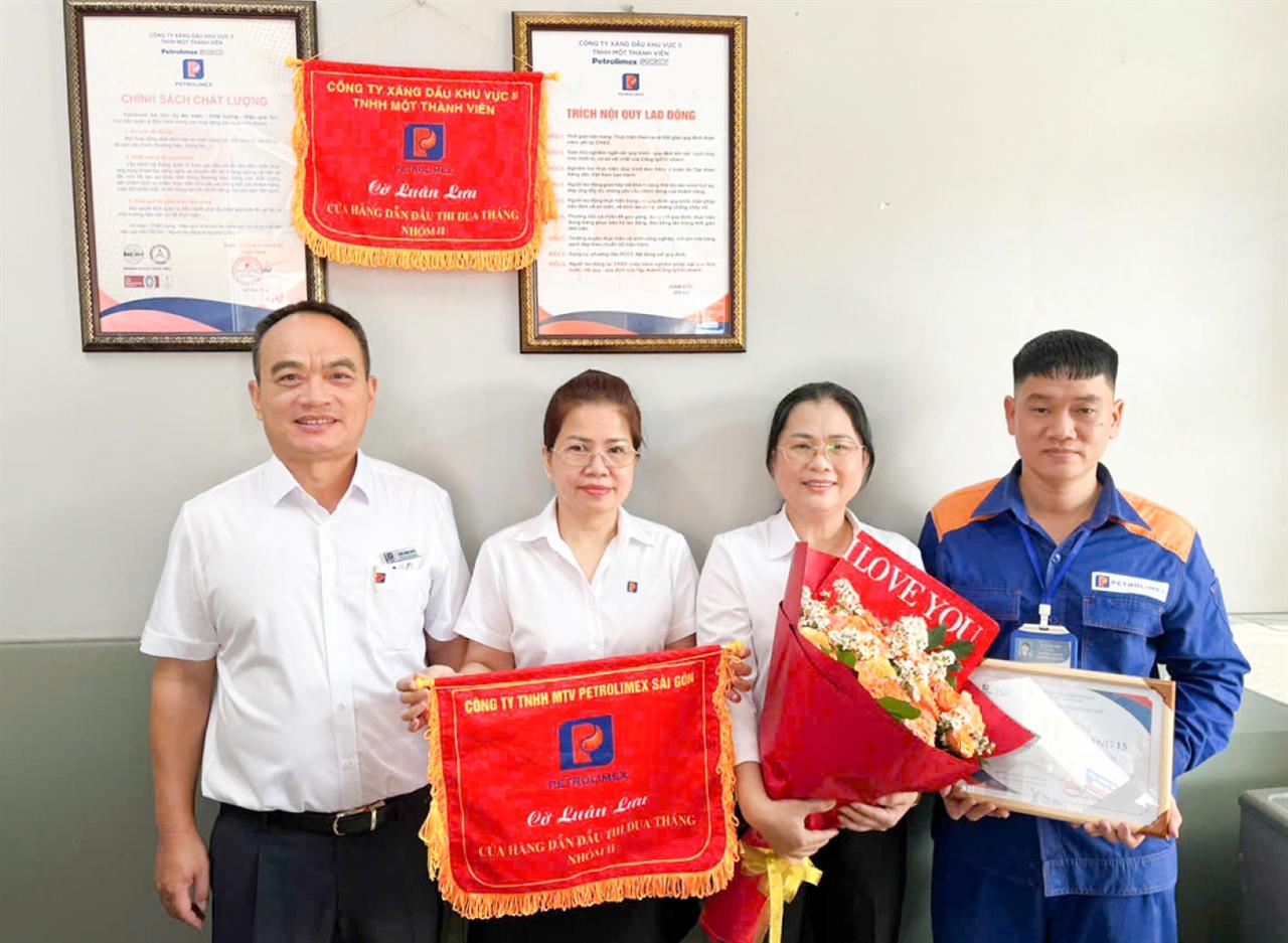 Petrolimex Sài Gòn trao thưởng 4 cửa hàng xăng dầu đạt thành tích cao trong tháng 8