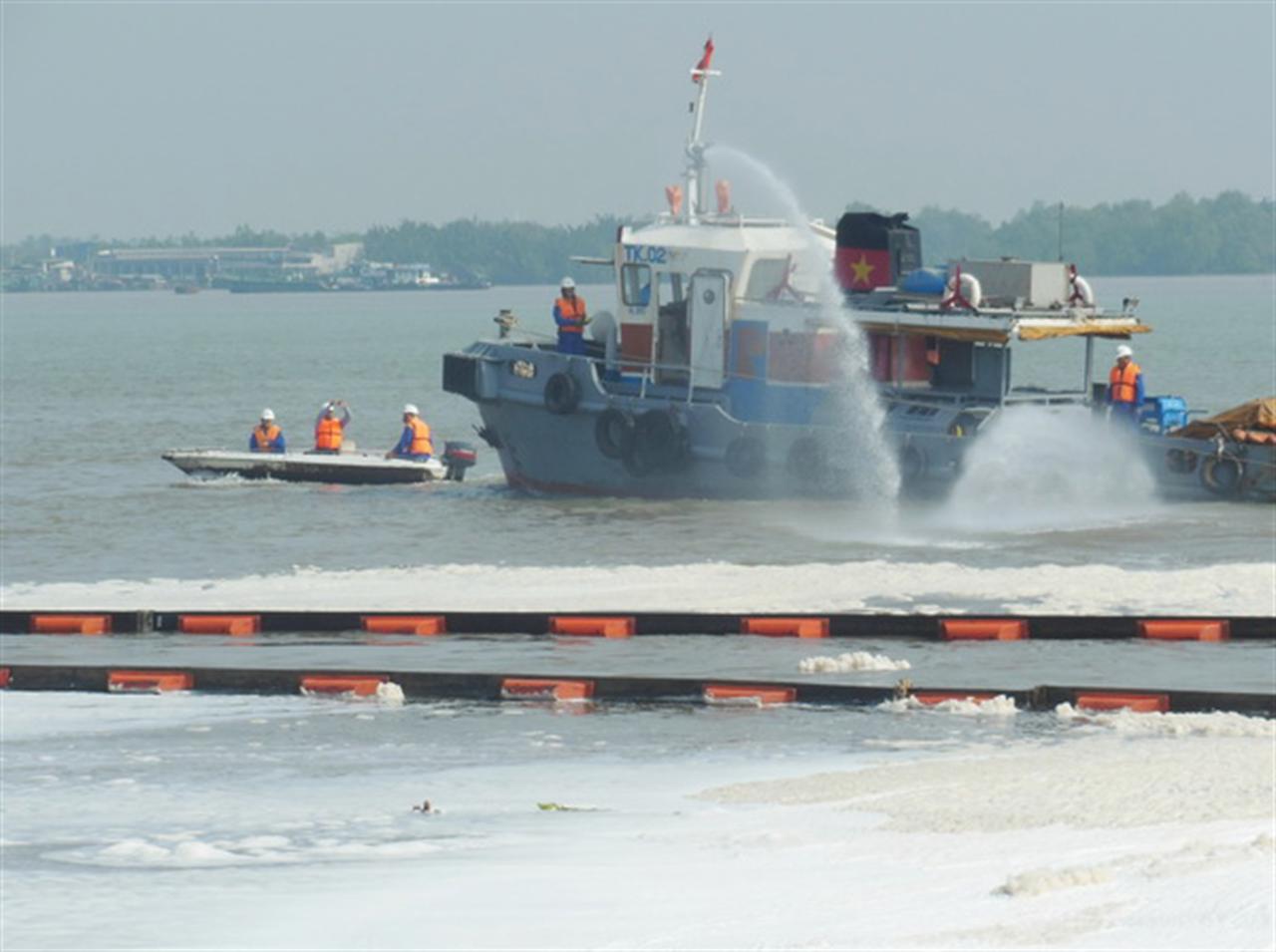 Diễn tập ứng cứu sự cố tràn dầu