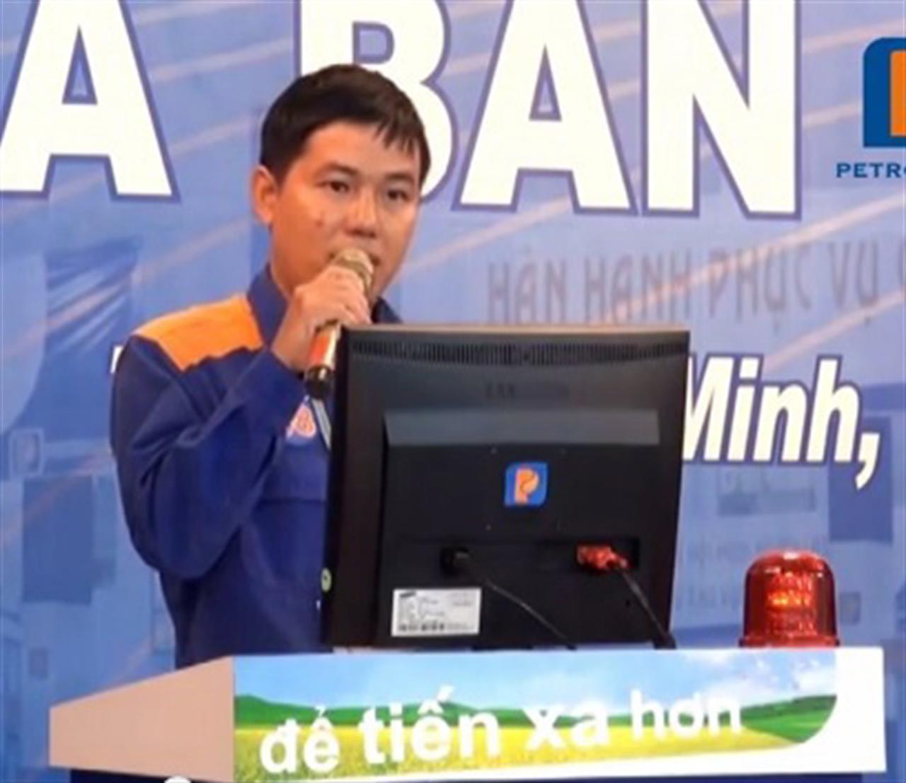 "Người nào không biết mỉm cười, chớ nên mở tiệm"