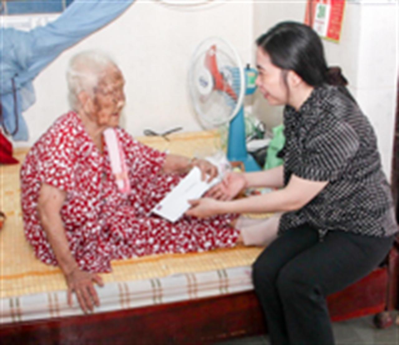 Tin ảnh: Petrolimex Sài Gòn tri ân Mẹ Việt Nam Anh hùng & gia đình thương binh liệt sỹ