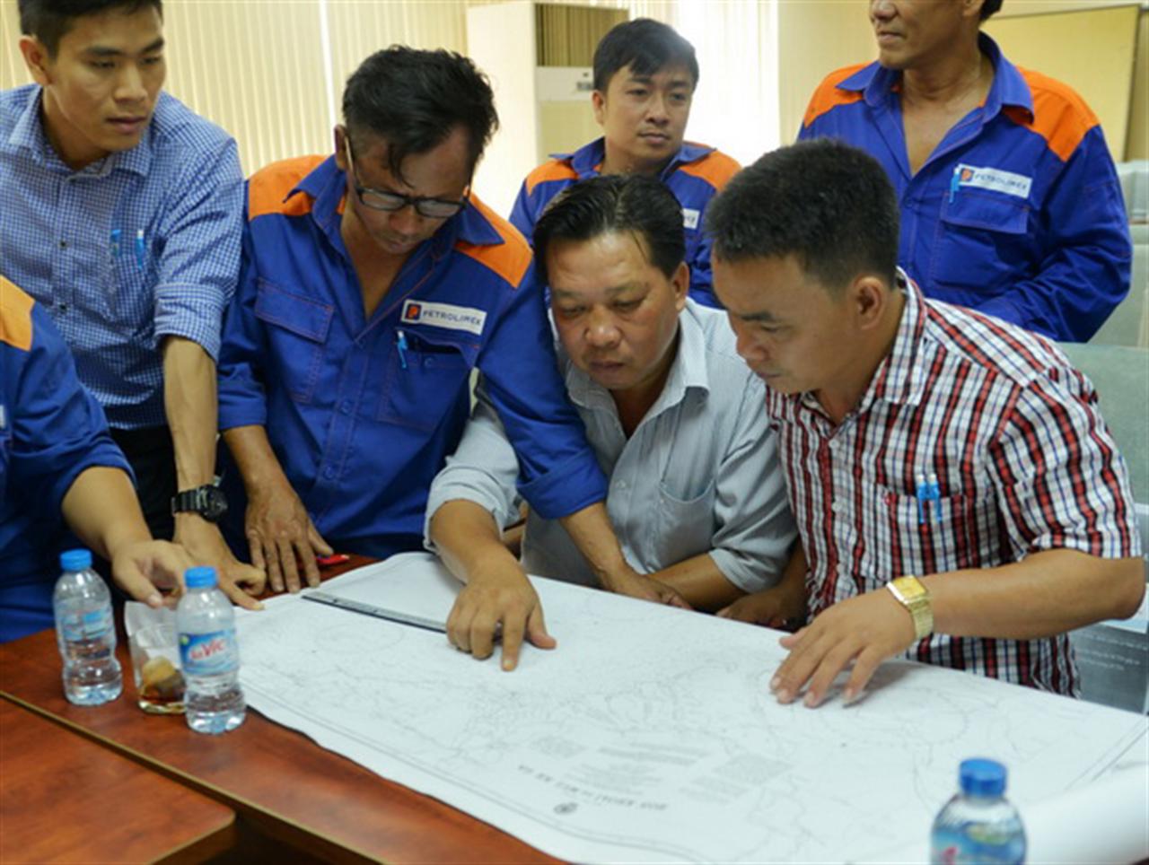 Tin ảnh: Khóa đào tạo chuyên sâu về phòng ngừa và ứng phó sự cố tràn dầu